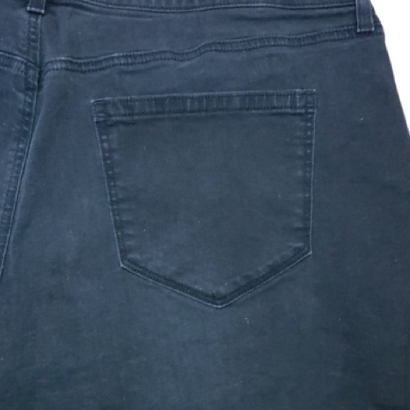 EVRI Black Denim Stretch Jean Shorts 22W - Picture 5 of 5